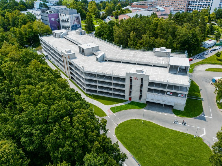 Nemocnice otevřela nový parkovací dům