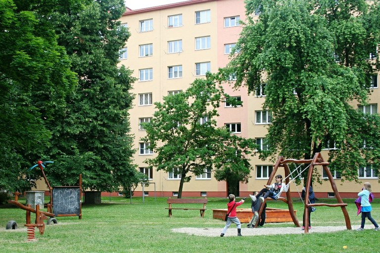 Nová hřiště už slouží dětem