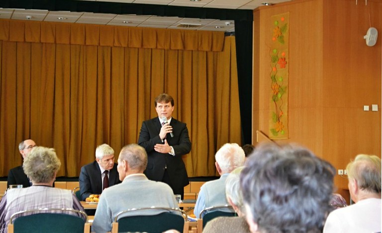 Představitelé obvodu debatovali se seniory