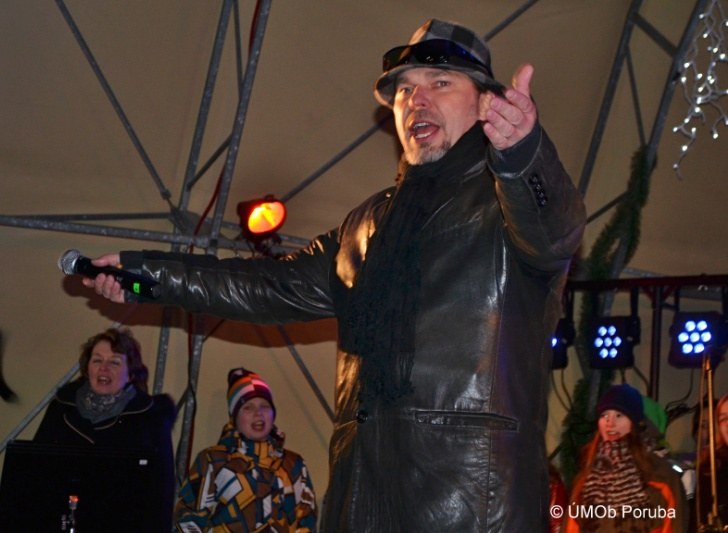 Předvánoční čas zpestřily adventní koncerty na Hlavní třídě