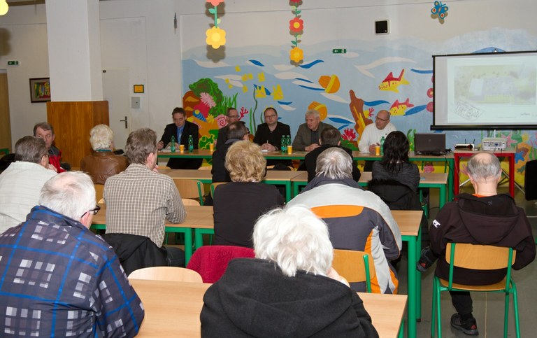 Radnice představila občanům projekt parkování na Alžírské ulici
