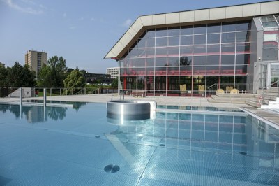 Rekonstrukce prostoru před krytým bazénem byla dokončena