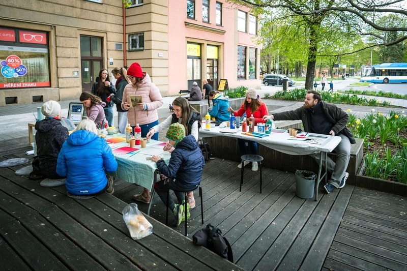 Ateliér venku v Galerii Dukla pokračuje
