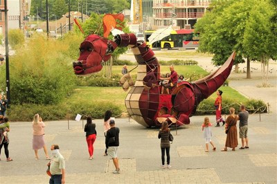 Pětimetrový drak Josephine bude na Festivalu v ulicích nepřehlédnutelný. Foto: archiv pořadatelů