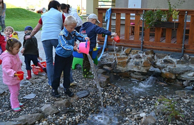 Stezka a potůček pomáhají handicapovaným dětem